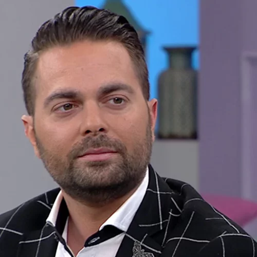 Ο Ηλίας Βρεττός σε τροχαίο ατύχημα | "Η μηχανή καρφώθηκε πάνω στο αυτοκίνητο"