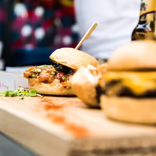 Fooding around: Μεξικάνικο σουβλάκι, burger και τηγανητές πατάτες όλα σε ένα φεστιβάλ