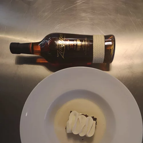 Έχουμε την συνταγή για το πιο απολαυστικό brownie με την υπογραφή του Φίλιππου Παπασπύρου και το άρωμα του ρουμιού Zacapa Solera 23