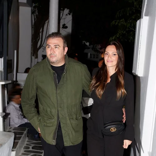 Αντώνης Ρέμος – Υβόννη Μπόσνιακ | Πέρασαν το 3ήμερο στη Μύκονο με τους κουμπάρους τους