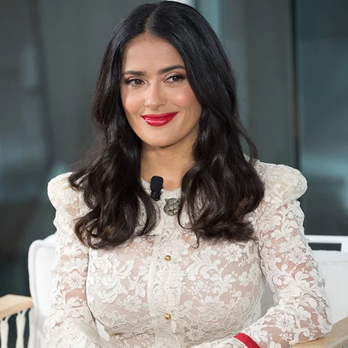 Salma Hayek | 'Εβαψε τα μαλλιά της γκρι και το αποτέλεσμα ήταν εκπληκτικό