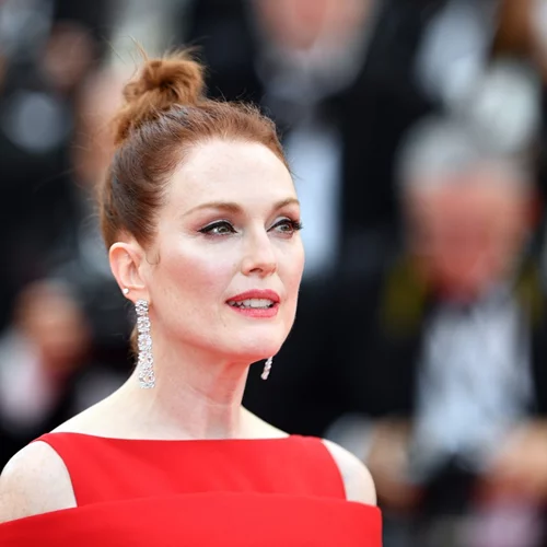 Julianne Moore και Alicia Vikander υποδύονται την Gloria Steinem στη νέα ταινία "The Glorias"