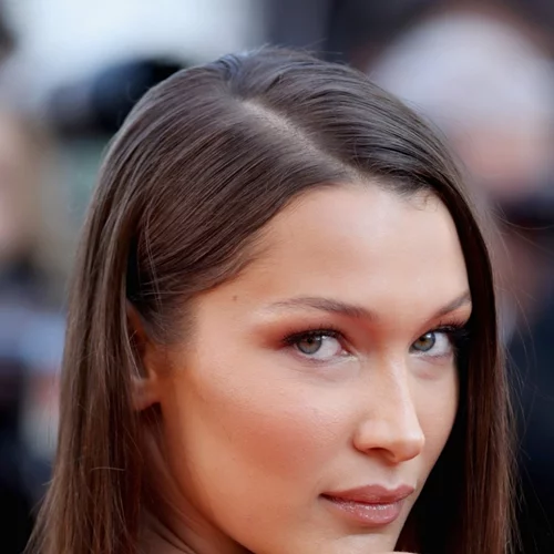 H Bella Hadid φόρεσε την πιο σύγχρονη εκδοχή του power dressing