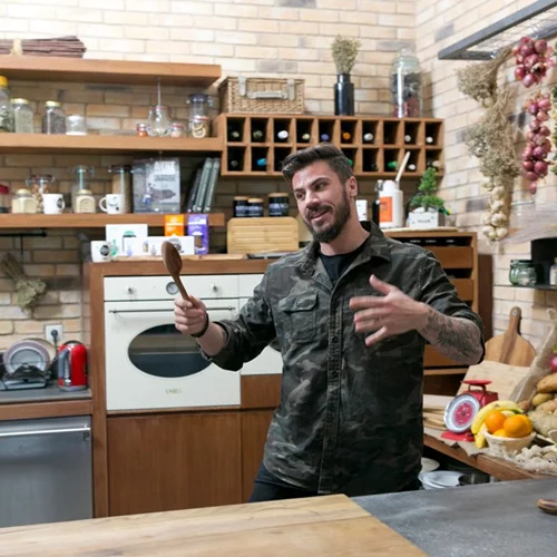 Η APIVITA συνεργάζεται με τον Άκη Πετρετζίκη για έναν διαγωνισμό που δεν πρέπει να χάσεις!