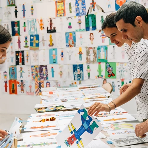 Η πιο φωτεινή, αισιόδοξη, χαρούμενη έκθεση στο Μουσείο Κυκλαδικής Τέχνης!