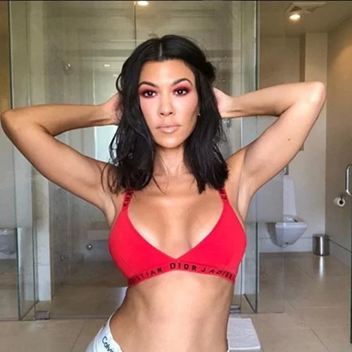H Kourtney Kardashian λατρεύει αυτό το smoothie και χρειάζεσαι 5 λεπτά για να το φτιάξεις