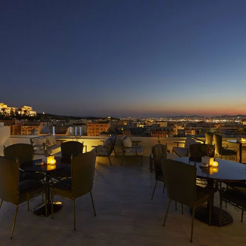 Το Olive Garden του ξενοδοχείου Τιτάνια διοργανώνει το πρώτο πάρτι του καλοκαιριού