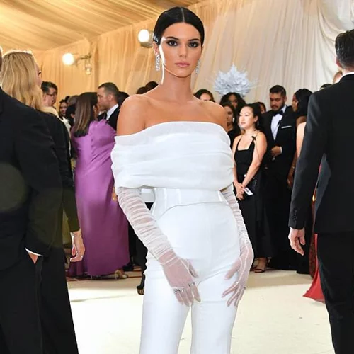 Met Gala 2018 | Ο λόγος που η εμφάνιση της Kendall Jenner κατακρίθηκε από τo Twitter
