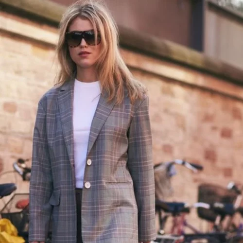 To tip των 5 δευτερολέπτων για να δείχνεις πιο αδύνατη φορώντας blazer