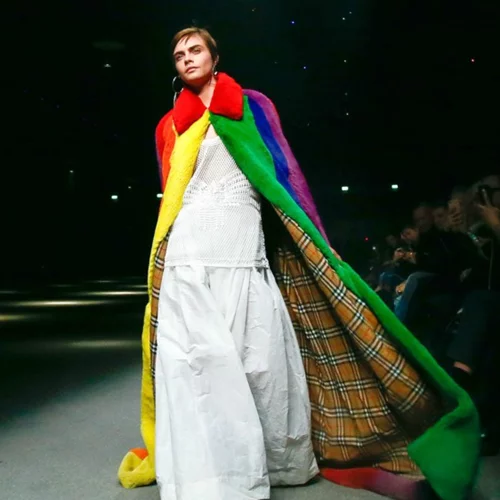 (Και) ο οίκος Burberry καταργεί σιγά σιγά τη χρήση αληθινής γούνας