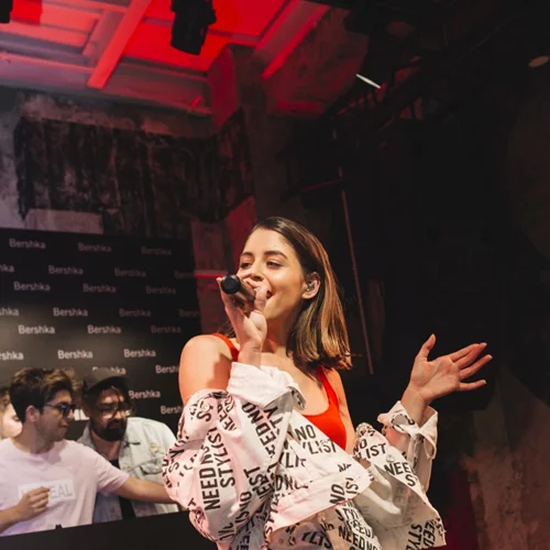 Demy | Βραδινή έξοδος με τον σύντροφό της