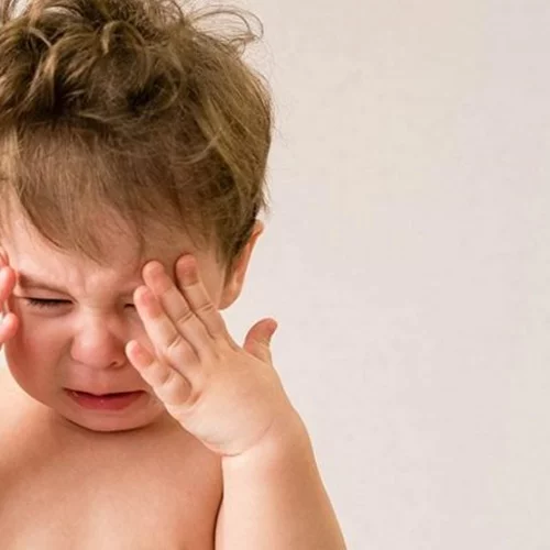 Τα 6 πράγματα που νιώθει το παιδί σας όταν του φωνάζετε