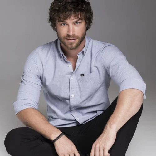 Στέφανος Μιχαήλ | Ο πρωταγωνιστής του «Τατουάζ» πετάει το μπλουζάκι και προκαλεί εγκεφαλικά