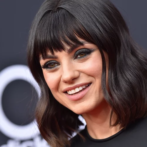 Mila Kunis: Την είδαμε πρώτη φορά με αφέλειες! Μας άρεσε όμως;