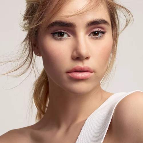 Ξέρουμε πόσο δύσκολο είναι να βρεις το σωστό concealer. Γι' αυτό κι εμείς σου προτείνουμε το καλύτερο