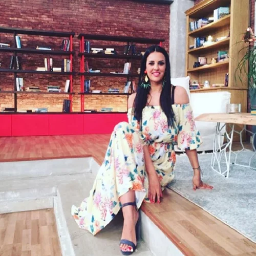 Όλγα Λαφαζάνη | Πρωινά παιχνίδια με την κόρη της