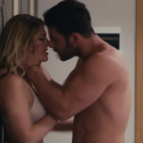 Γιώργος Αγγελόπουλος | Η ερωτική σκηνή που προκάλεσε «σεισμό» στο Twitter