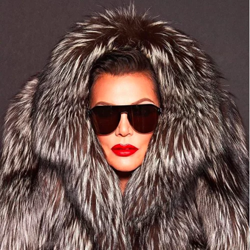 Η Kris Jenner κυκλοφορεί τώρα τη δική της Kylie Cosmetics συλλογή!