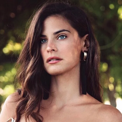 Χριστίνα Μπόμπα | Βόλτες στο ηλιοβασίλεμα και βουτιές στον Άγιο Δομίνικο