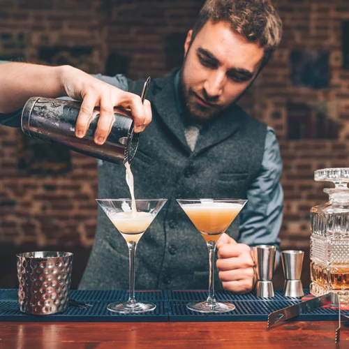 Με ποια cocktails θα αντικαταστήσεις το αγαπημένο σου κλασικό ποτό