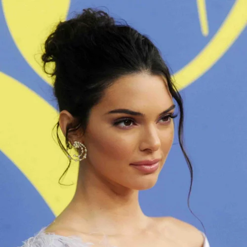 Kendall Jenner | Ακόμη μία φορά που την κατηγορούν για photoshop!