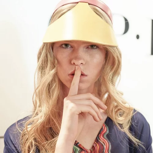 Το τέλειο καλοκαιρινό beauty look για να εμφανιστείς στην πισίνα