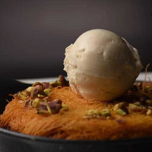 Το Κayak Γλυφάδας συναντά τον pastry chef Δημήτρη Μακρυνιώτη