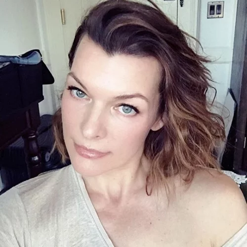 Milla Jovovich | Εσύ έχεις δει την ομοιότητα που έχει με την κόρη της;