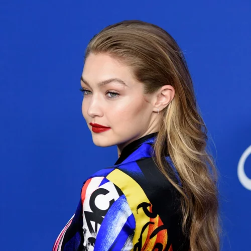 Η beauty editor κάνει το πιο σέξι χτένισμα! (plus: όλα τα βήματα να το πετύχεις)