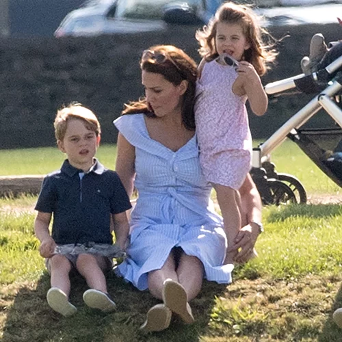 Γιατί το Twitter τα έβαλε με την Kate Middleton και τον Πρίγκιπα George;