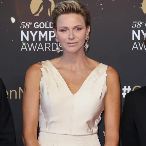 Πριγκίπισσα Charlene του Μονακό | Με ασημένια τουαλέτα και διαμάντια στον λαιμό