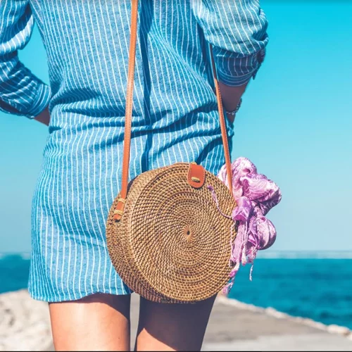 Όσα πρέπει να έχει η τσάντα του καλοκαιριού!