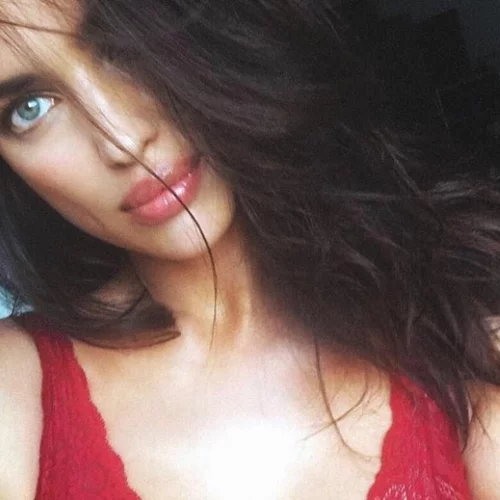 Μπορείς να φανταστείς την Irina Shayk με αφέλειες και κοντό καρέ; Μην την φανταστείς, δες την γιατί μόλις κουρεύτηκε!