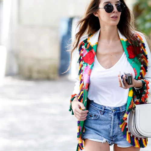 Αυτή η νέα αμφιλεγόμενη τάση στα τζιν μας κάνει να απορούμε!