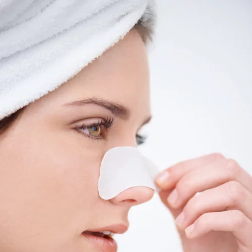 3 top DIY συνταγές που είδαμε στο You Tube για να εξαφανίσουμε τους μαύρους πόρους