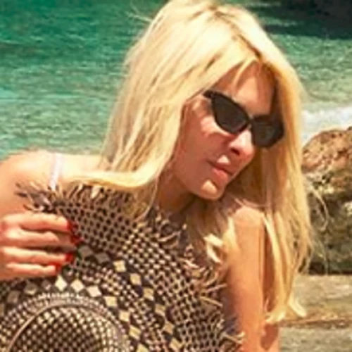 Ελένη Μενεγάκη | Οι εντυπωσιακές φωτογραφίες με μαγιό