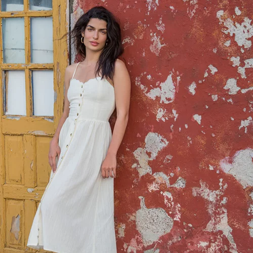 Τόνια Σωτηροπούλου | Βόλτα στο Κολωνάκι χωρίς ίχνος μακιγιάζ