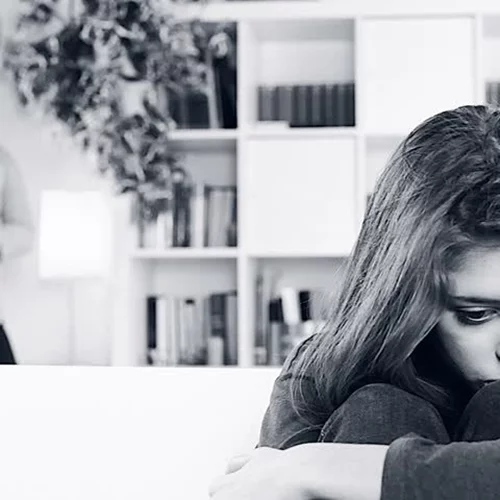 Όταν οι γονείς κλείνουν την πόρτα στα παιδιά τους – μια διδακτική συνεδρία