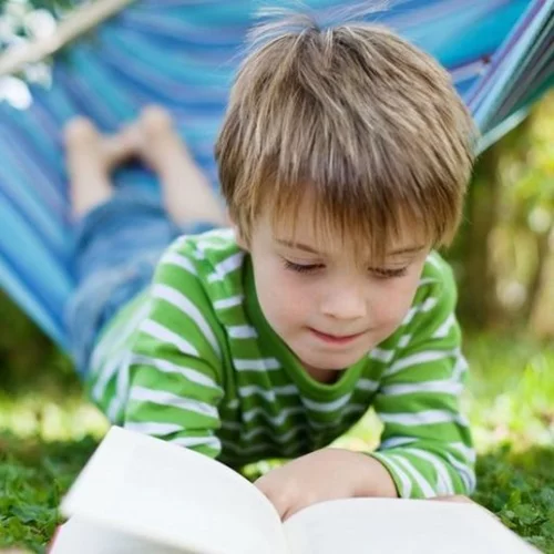 5 βιβλία που διάβασε το παιδί μου χωρίς να του πω «άνοιξε και κανένα βιβλίο!»
