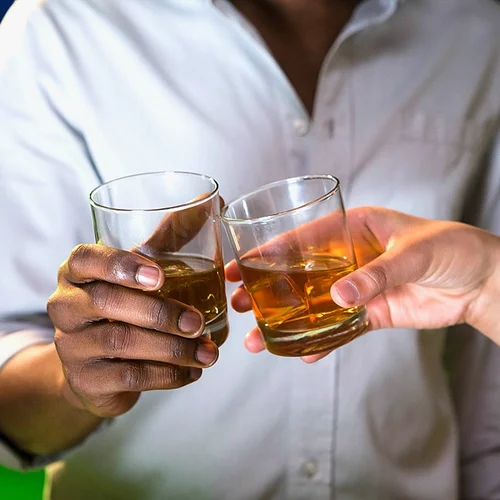 Οι καλύτεροι τρόποι για να διατηρήσεις φρέσκο ένα ουίσκι