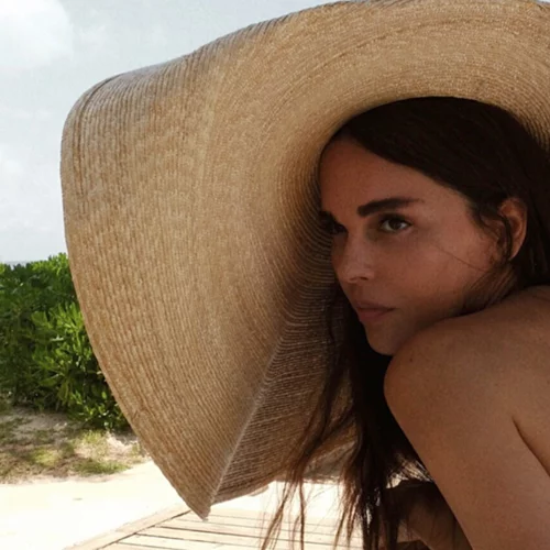 Πρόσθεσε ένα καπέλο στη βαλίτσα των διακοπών σου και αναβάθμισε το στιλ σου έτσι απλά