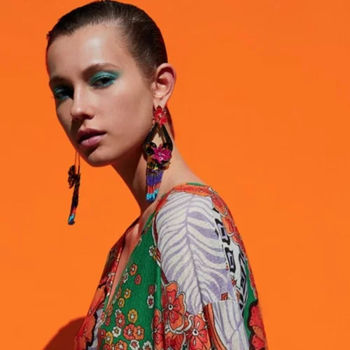 Δες αυτά τα φορέματα από τις εκπτώσεις των Zara και δε θα θέλεις τίποτα άλλο 