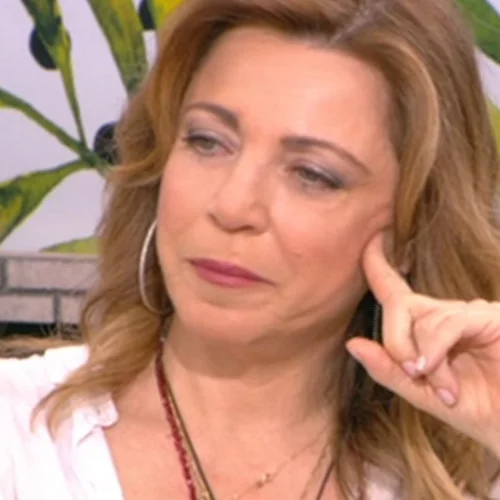 "Τί ζούμε, ρε;" | Η Δήμητρα Παπαδοπούλου και ο Θοδωρής Αθερίδης πάνω και κάτω από τη σκηνή του Άλσους στη μεγαλύτερη παραγωγή του καλοκαιριού