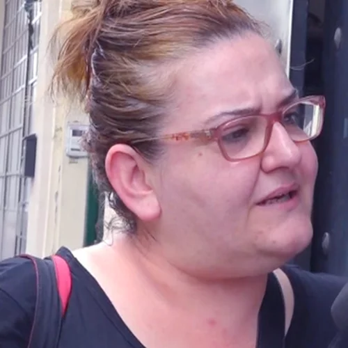 Σοφία Βογιατζάκη | H επίθεση στους δημοσιογράφους & τo ξέσπασμα on camera: «Σταματήστε, έλεος!»