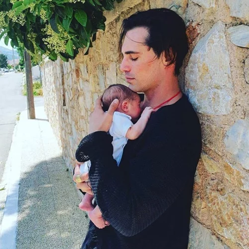 Άνθιμος Ανανιάδης | Μοιράζεται στιγμές από το ταξίδι του στο Άγιο Όρος