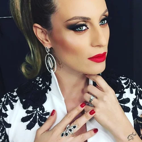 Ελεονώρα Μελέτη | Τα παιχνίδια της με τα αγαπημένα της πλασματάκια!