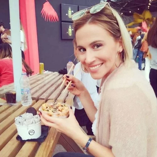 Νάντια Μπουλέ | Απολαμβάνει τις διακοπές της στη Μύκονο