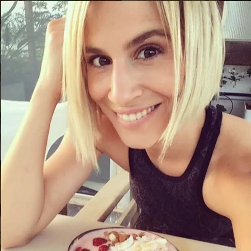 Νάντια Μπουλέ | Κάνει yoga και εντυπωσιάζει με το καλλίγραμο σώμα της