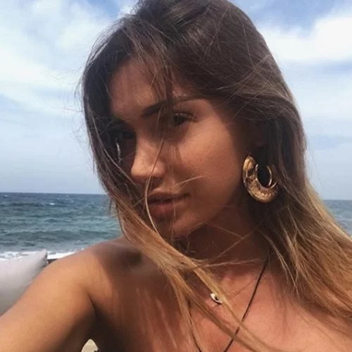 Όλγα Φαρμάκη | Άλλαξε μάκρος και χρώμα στα μαλλιά της