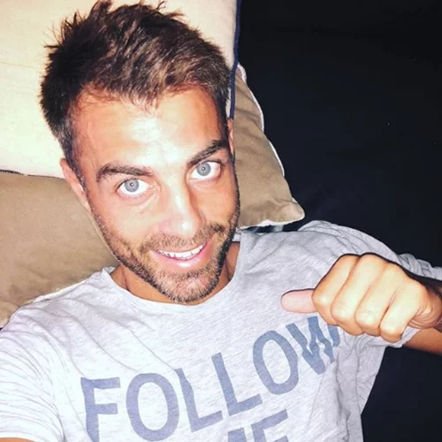 Στέλιος Χανταμπάκης | Κάνει βουτιές με το γιο του στο Βόλο